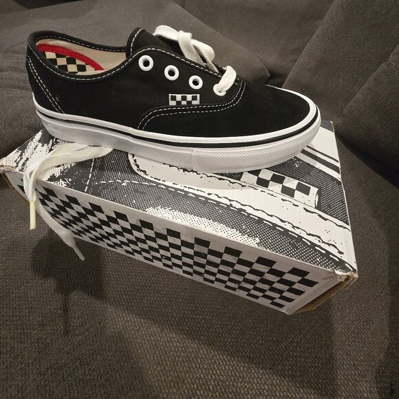 Vans - Picture 5 of 7